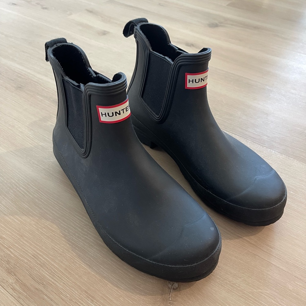 Hunter Black Chelsea Rainboots